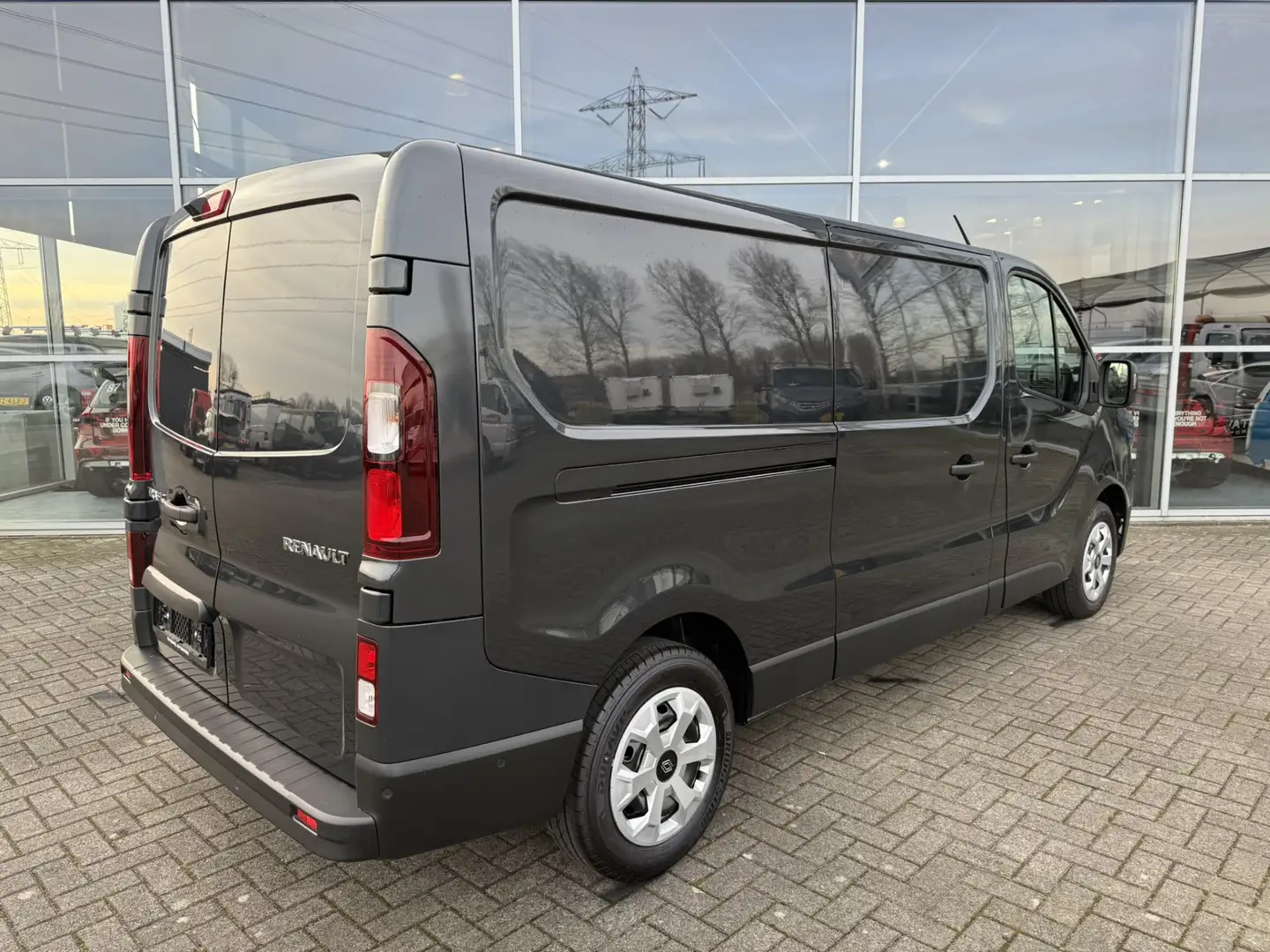 Renault Trafic 2.0 Blue dCi 130 T29 L2H1 Advance BPM VRIJ Grijs - 2