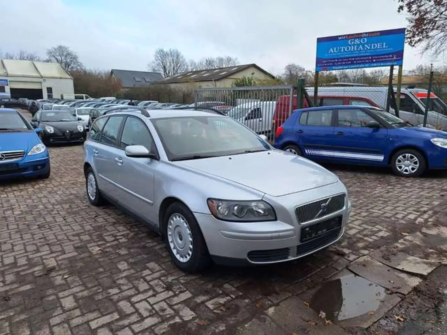 Volvo V50 Kombi 1.6 D Kinetic*Moto schaden Plateado - 1