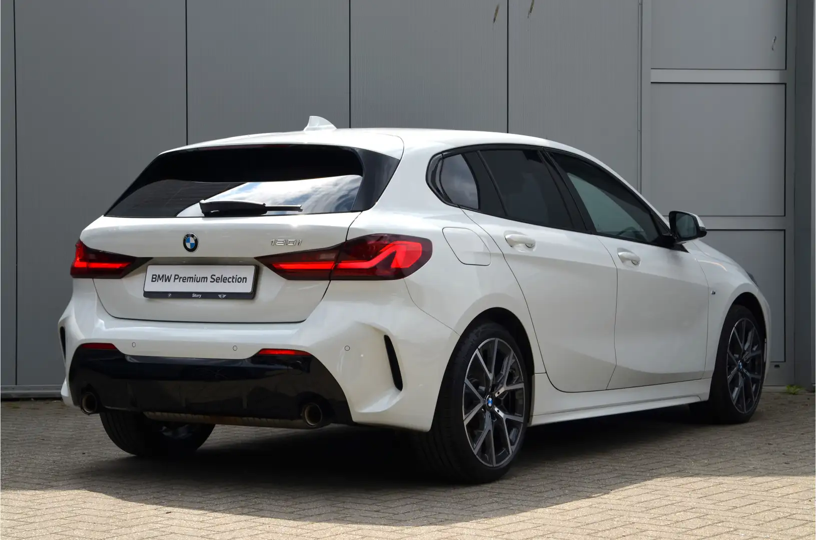 BMW 120 1 Serie 120i High Executive M Sport Automaat / Spo Wit - 2