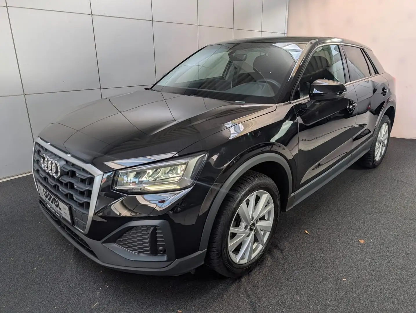 Audi Q2 35 TFSI S-tronic basis Navi Sith. el. Heckk. Schwarz - 2