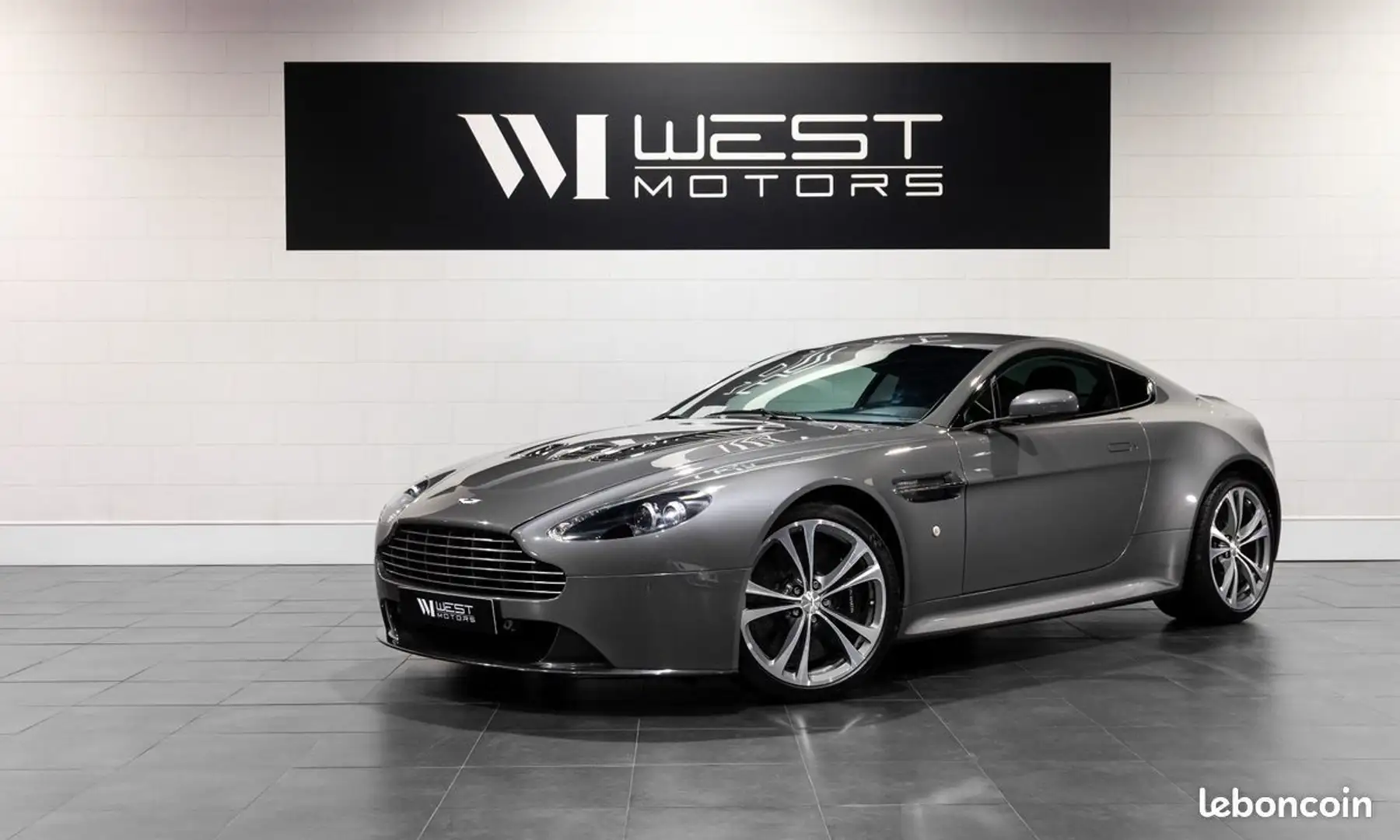 Aston Martin V8 V12 6.0 517 – Française Entretien exclusif Baquets Carbone Alcantara Gris - 1