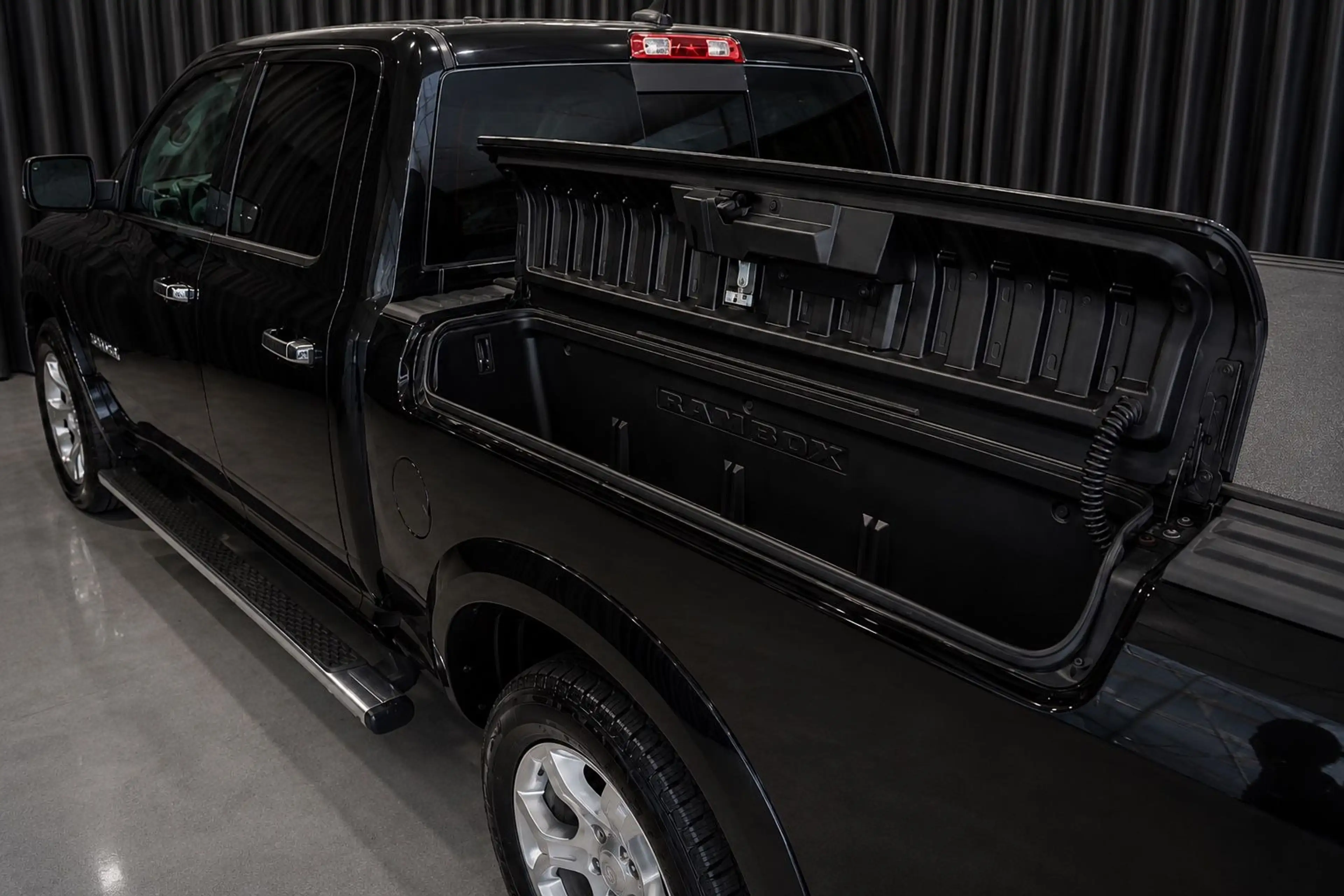 Dodge RAM 1500/EcoDiesel/Luftfederung/AHK/RAMBox/Leder — photo 13