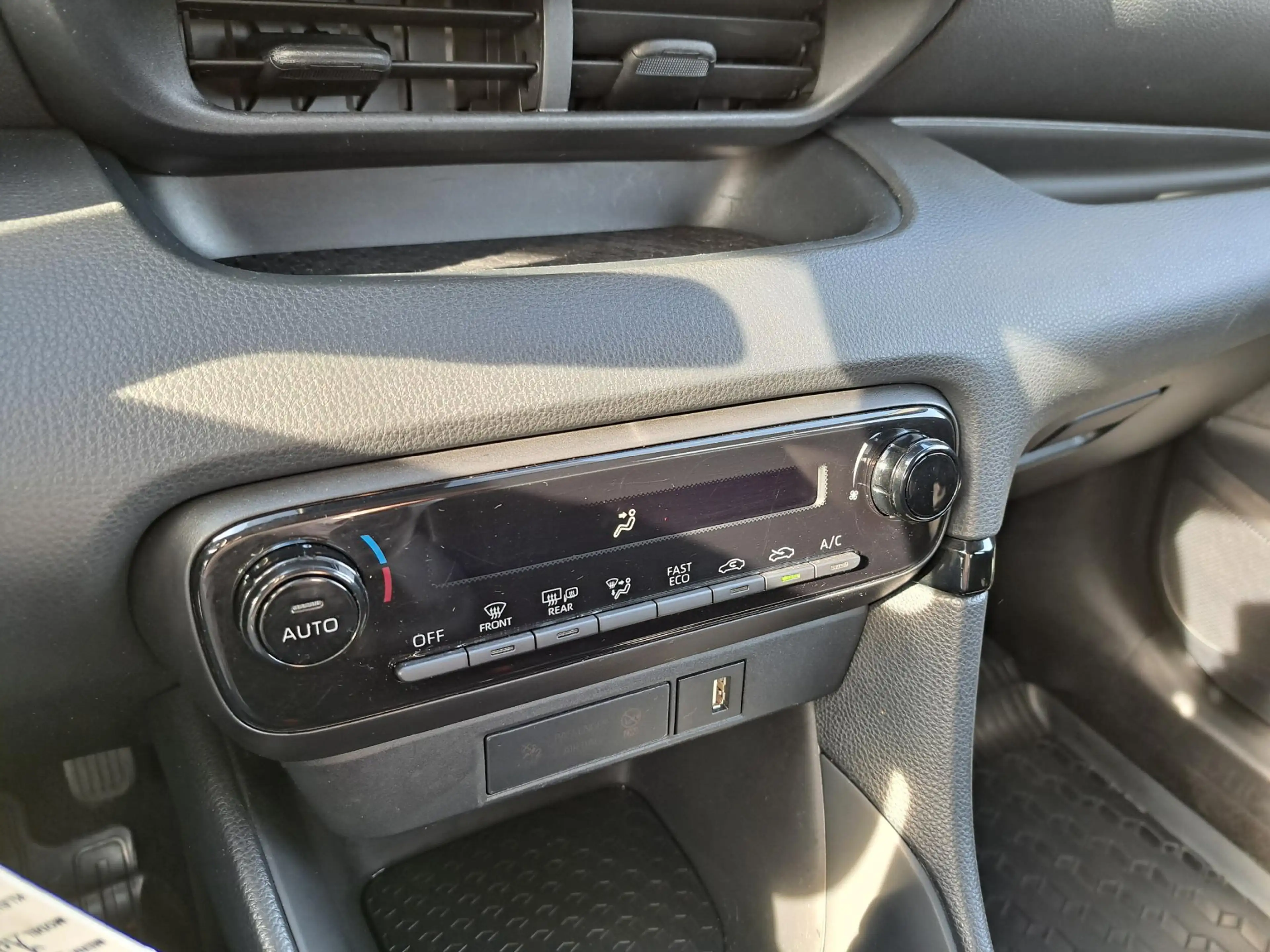 Toyota Yaris 1.5 Hybrid Active AFNEEMBARE TREKHAAK CAMERA APPLE — photo 21