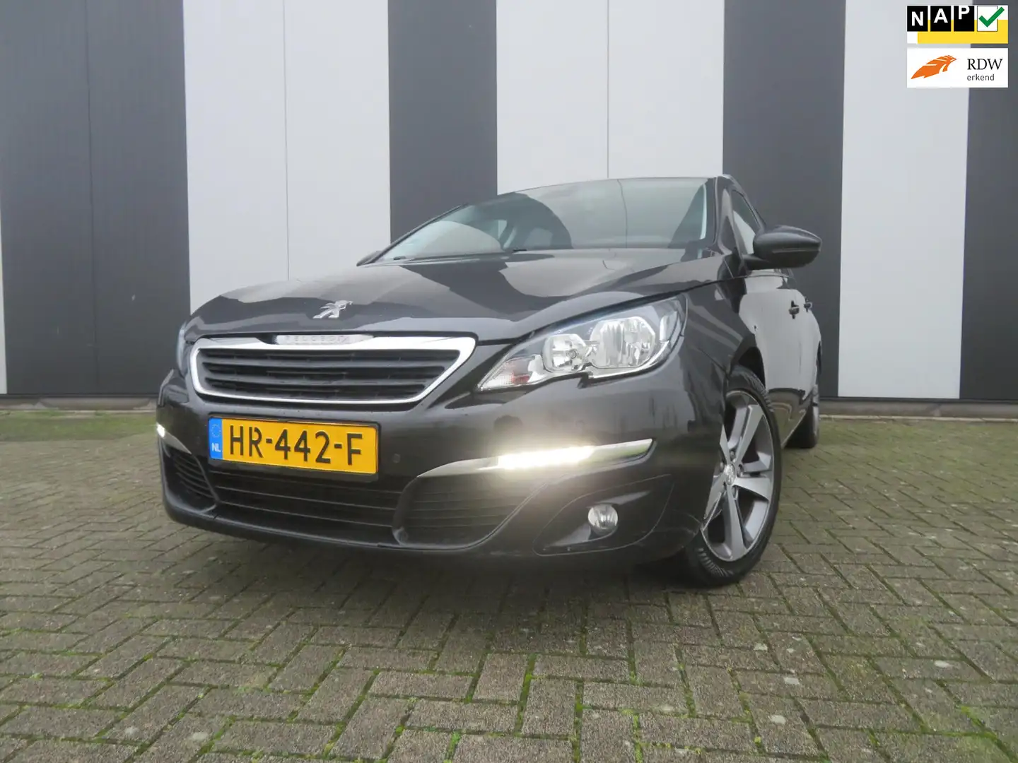 Peugeot 308 SW 1.6 BlueHDI Blue Lease Executive Pack Schwarz - 1