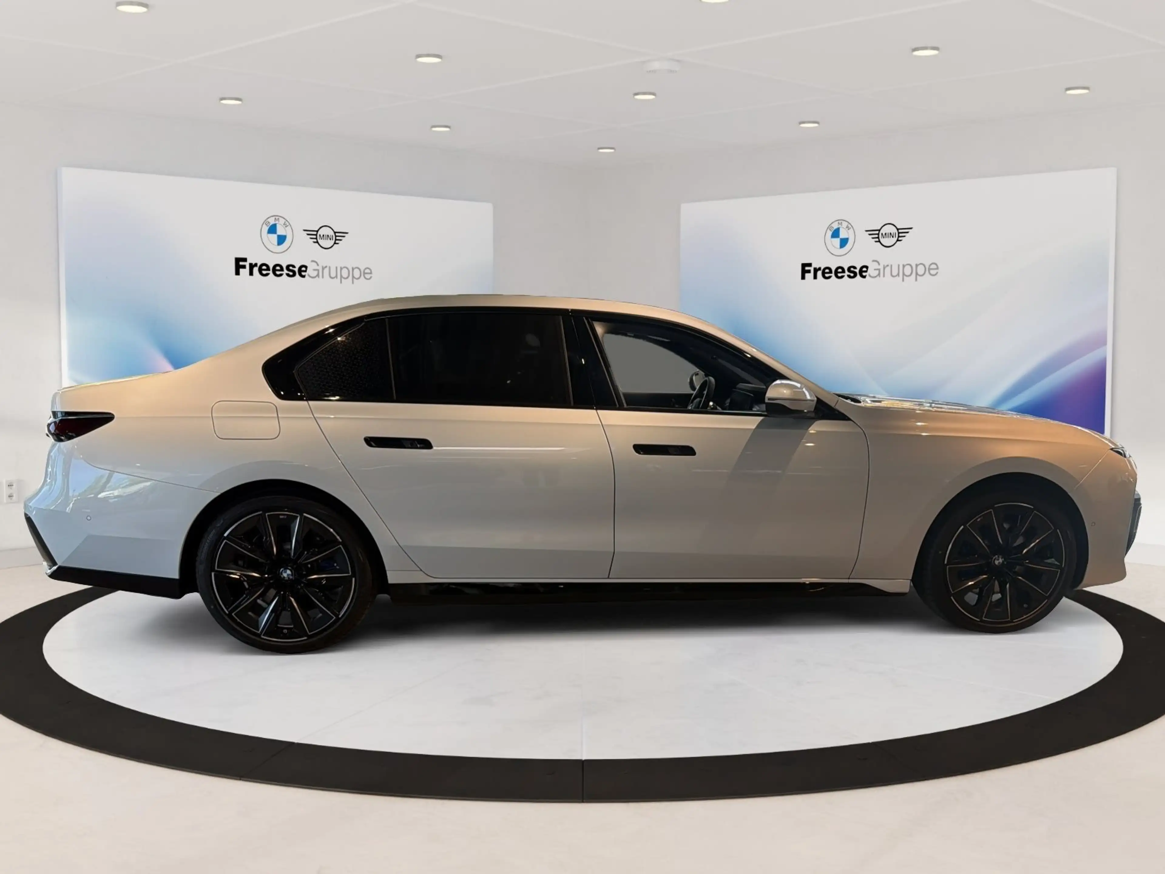 BMW 740 d xDrive AHK 360° STANDHZ HEAD-UP MASSAGE RFK — photo 7