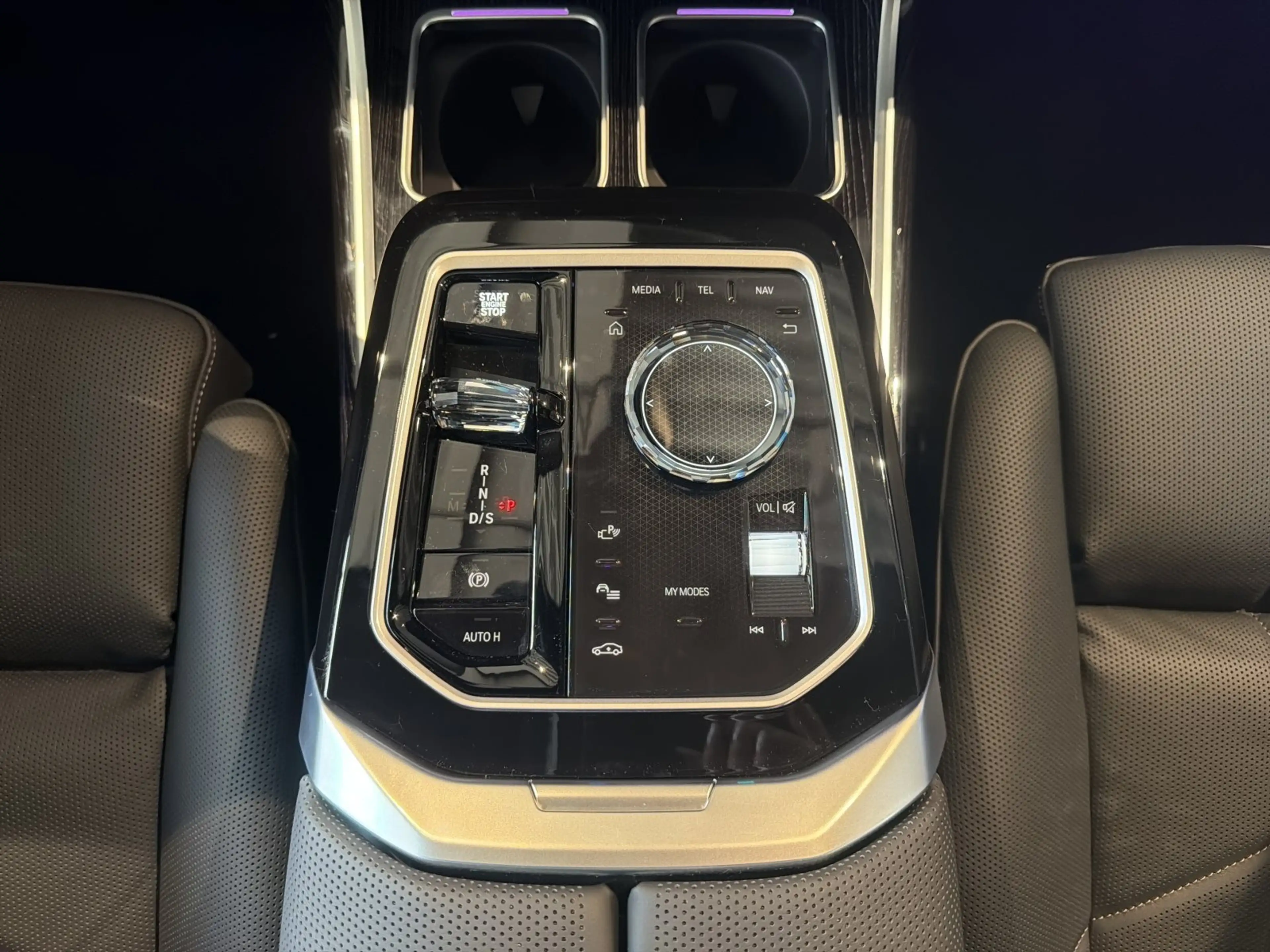 BMW 740 d xDrive AHK 360° STANDHZ HEAD-UP MASSAGE RFK — photo 13