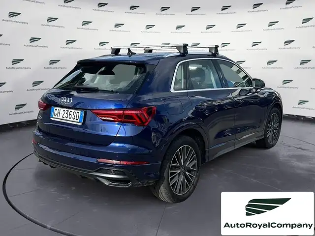 Audi Q3 view 7