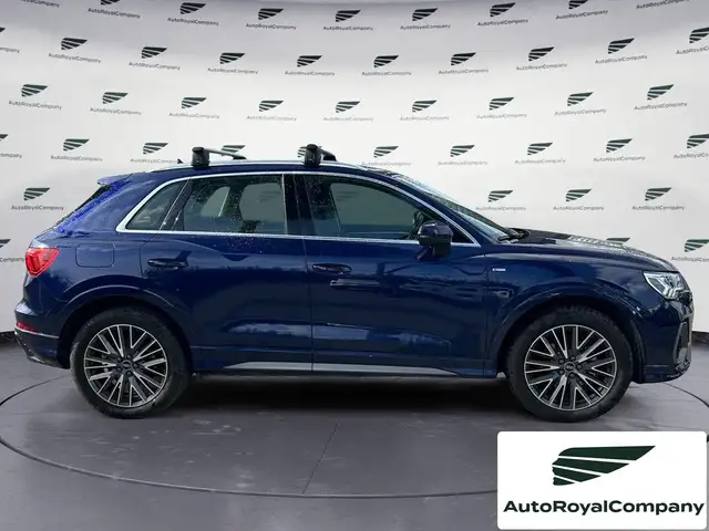 Audi Q3 view 9
