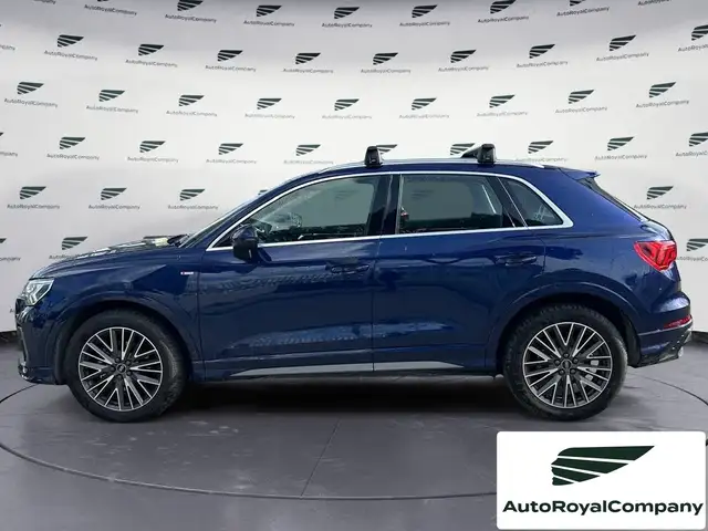 Audi Q3 view 10
