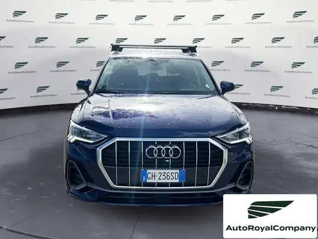 Audi Q3 view 11