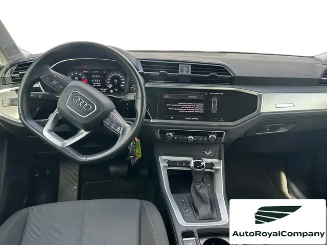 Audi Q3 view 3