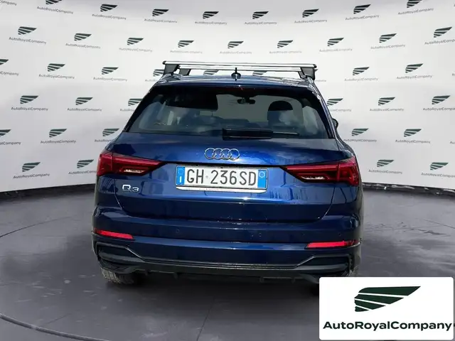 Audi Q3 view 12