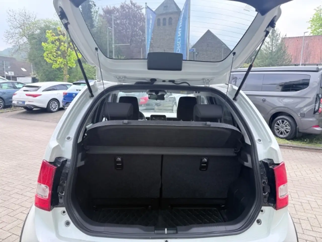 Suzuki Ignis Comfort DAB SHZ Spurhalte. Rückfahr. Notbrems Spur 9