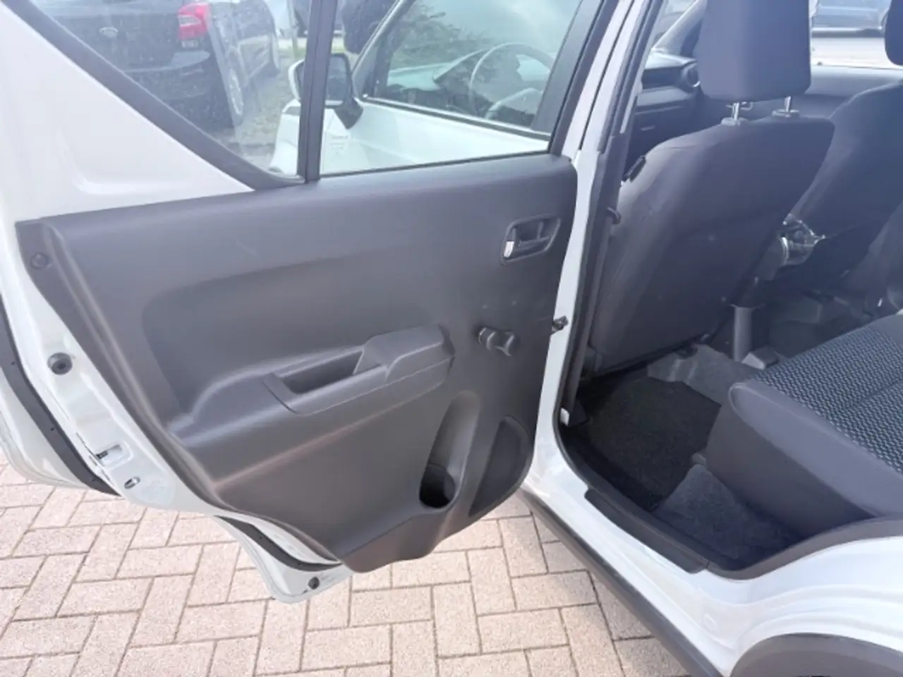 Suzuki Ignis Comfort DAB SHZ Spurhalte. Rückfahr. Notbrems Spur 23