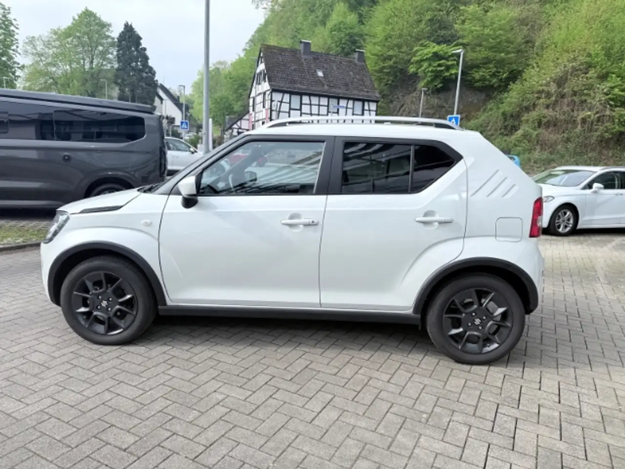 Suzuki Ignis Comfort DAB SHZ Spurhalte. Rückfahr. Notbrems Spur 6