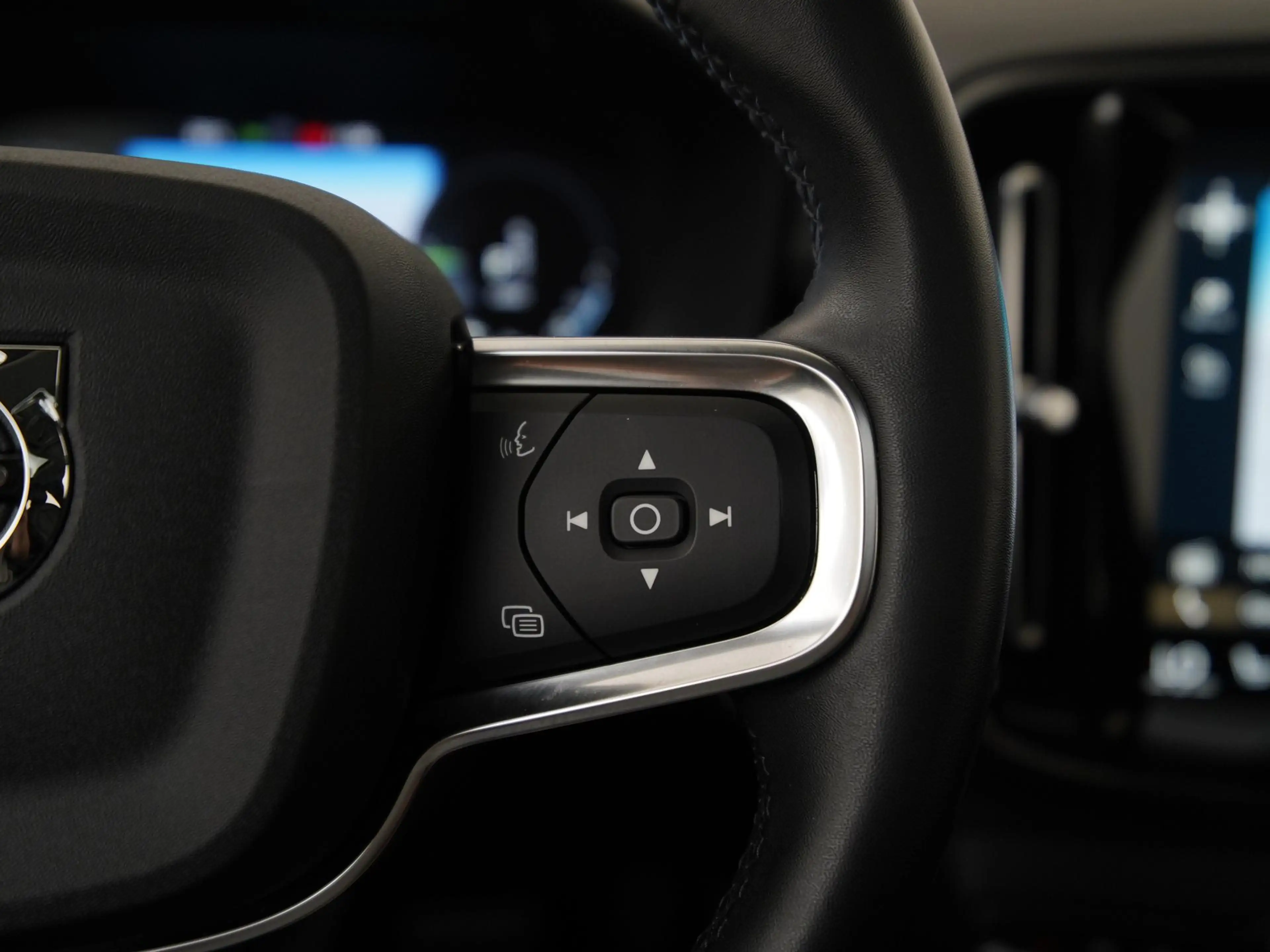 Volvo XC40 1.5 T5 Recharge Inscription | Panoramadak | Harman — photo 9