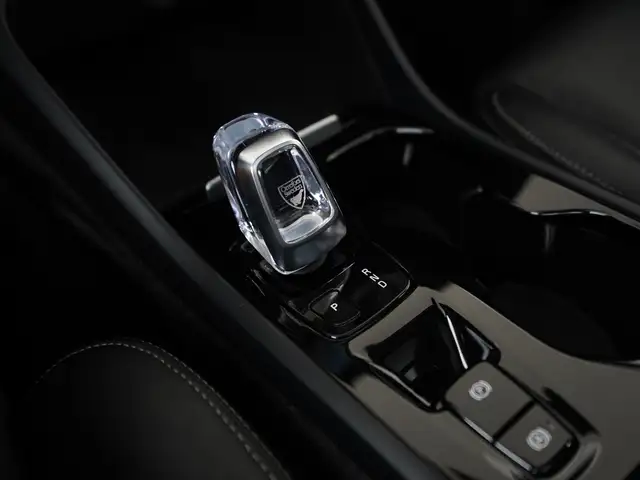 Volvo XC40 view 12