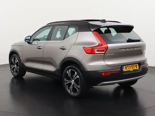 Volvo XC40 view 8