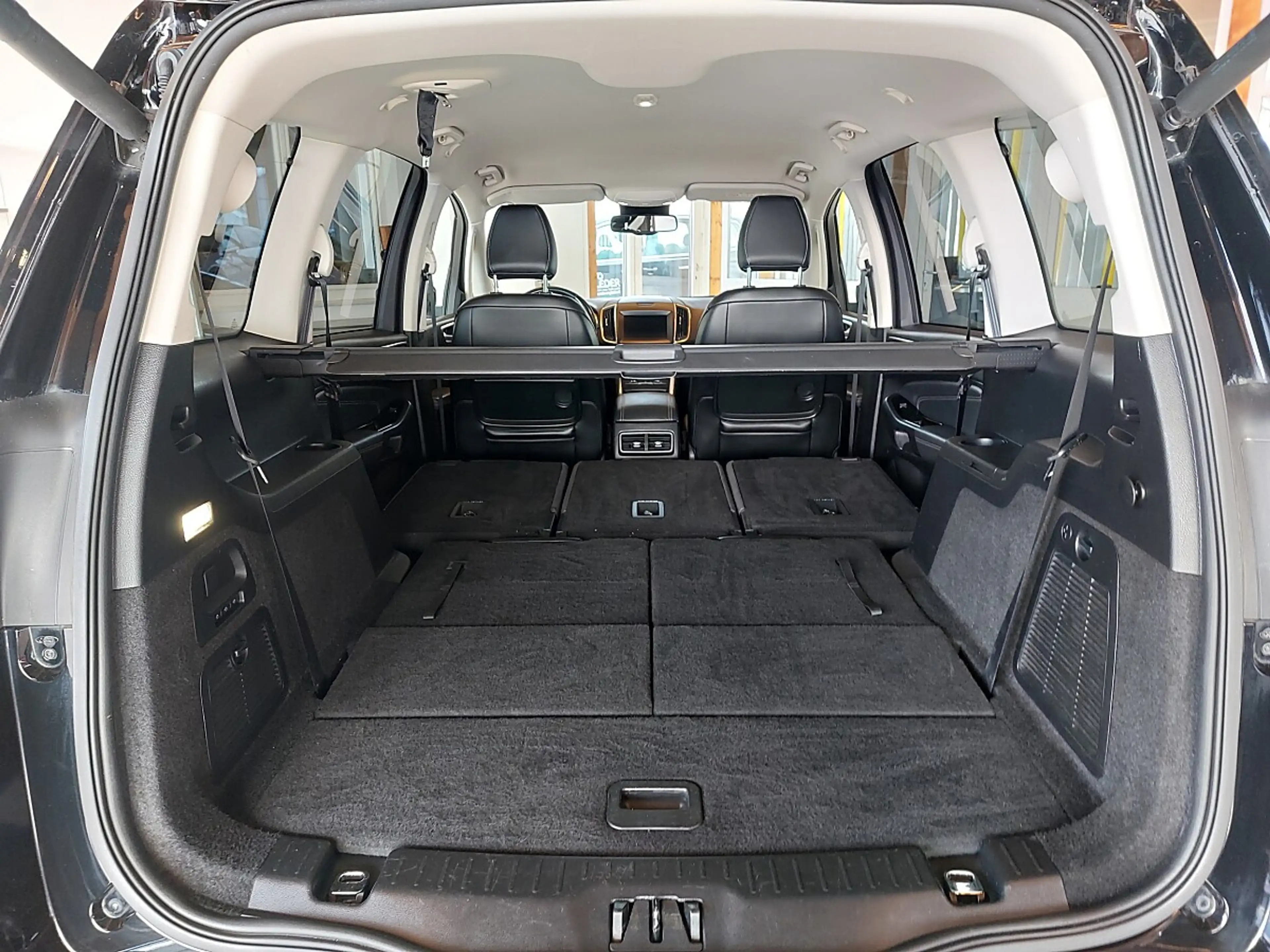 Ford Galaxy 2,0 EcoBlue SCR AWD Titanium Aut. — photo 11