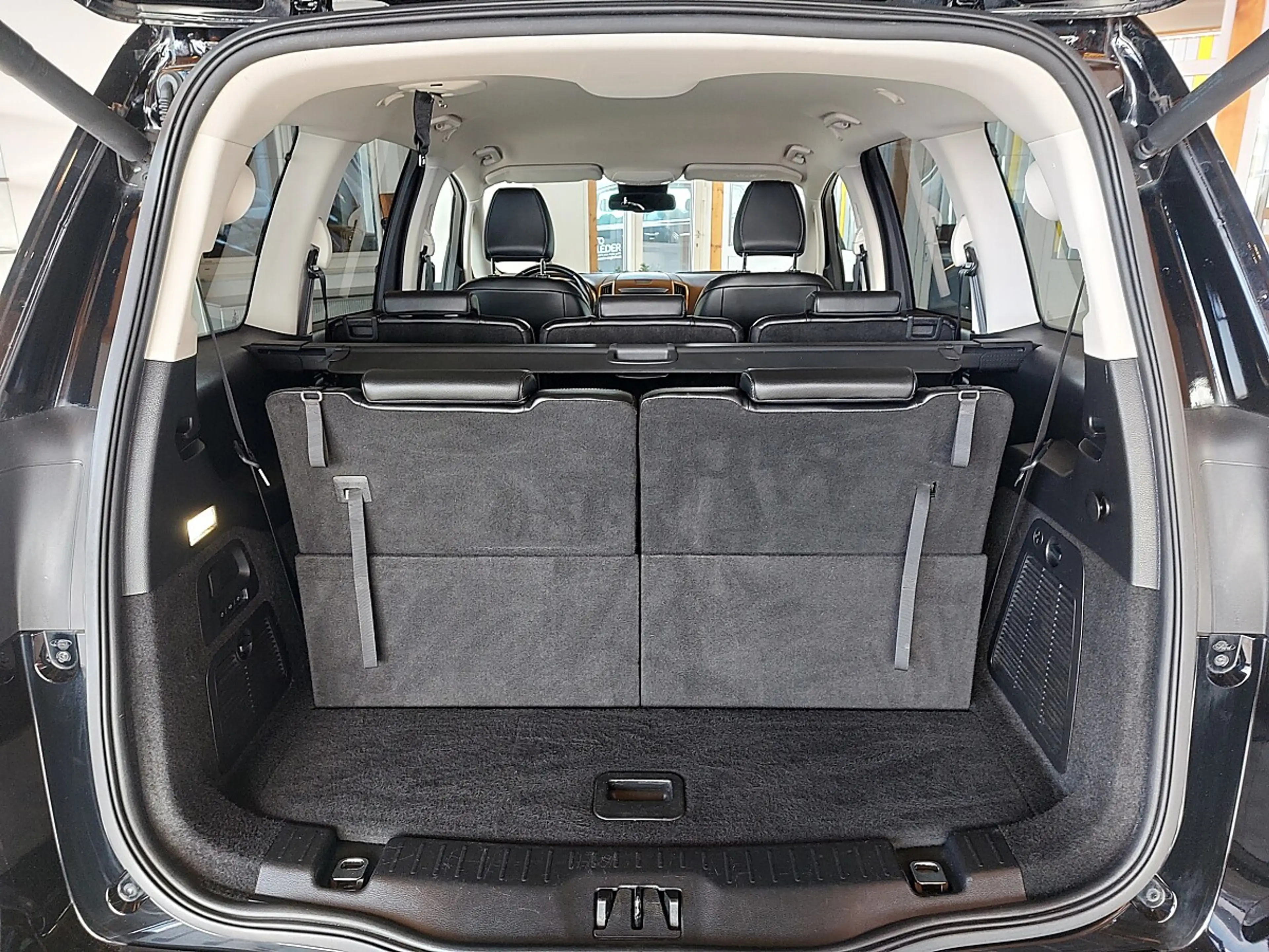 Ford Galaxy 2,0 EcoBlue SCR AWD Titanium Aut. — photo 8