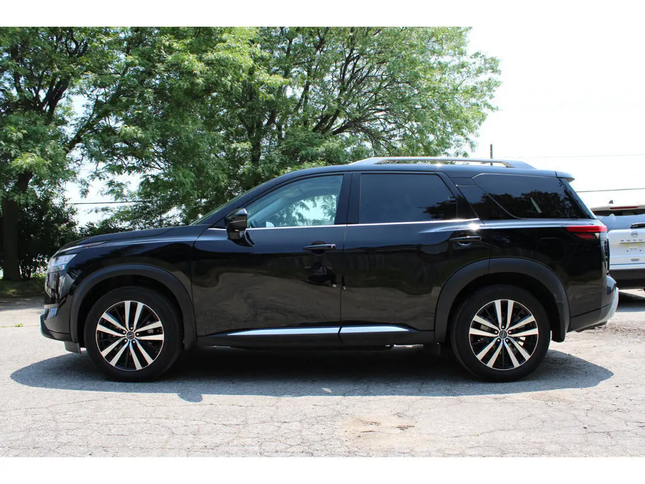 Nissan Pathfinder снимка Nissan Pathfinder