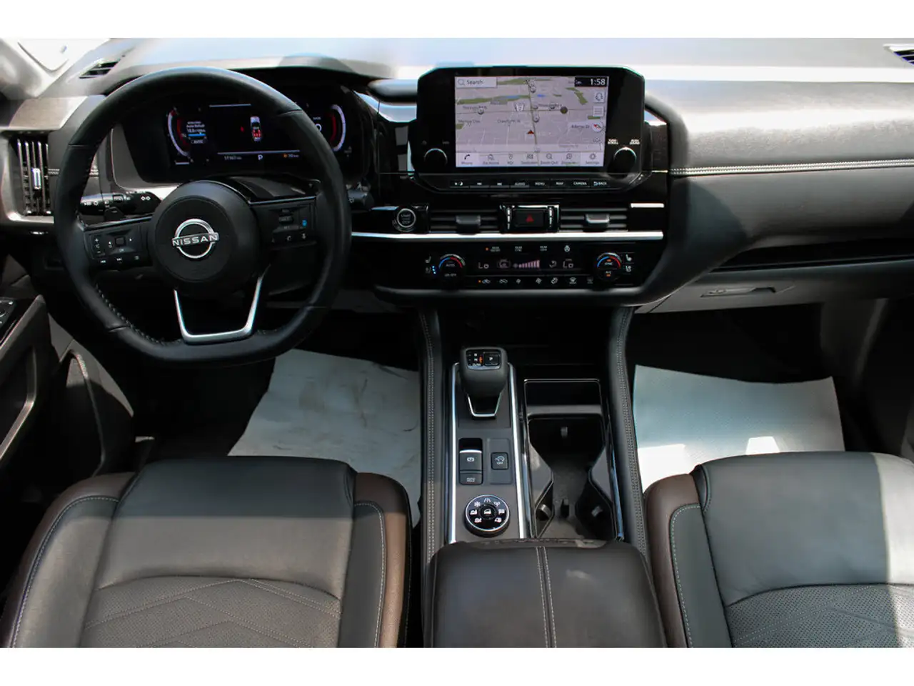 Nissan Pathfinder снимка Nissan Pathfinder