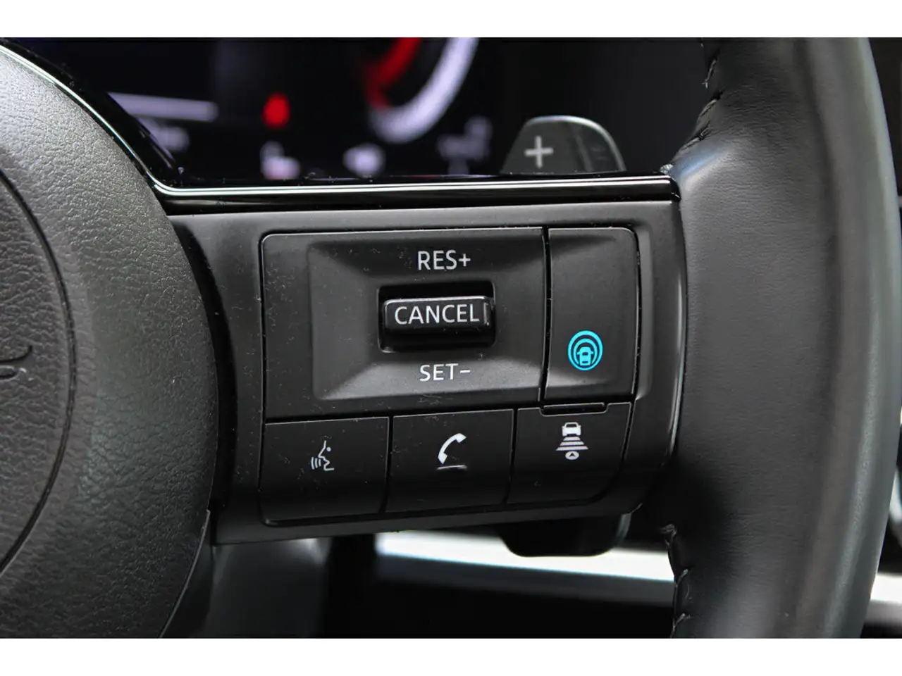 Nissan Pathfinder снимка Nissan Pathfinder