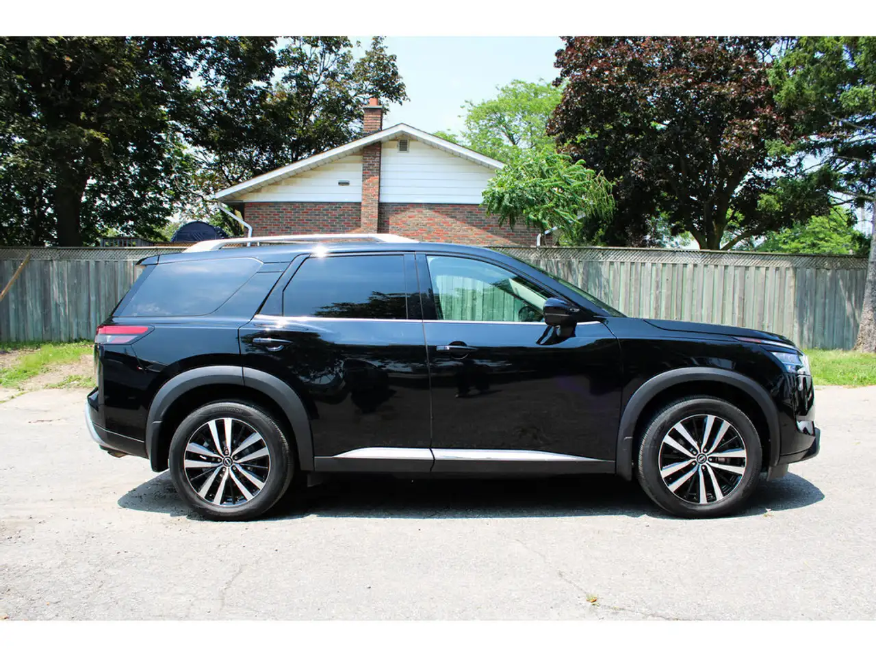 Nissan Pathfinder снимка Nissan Pathfinder