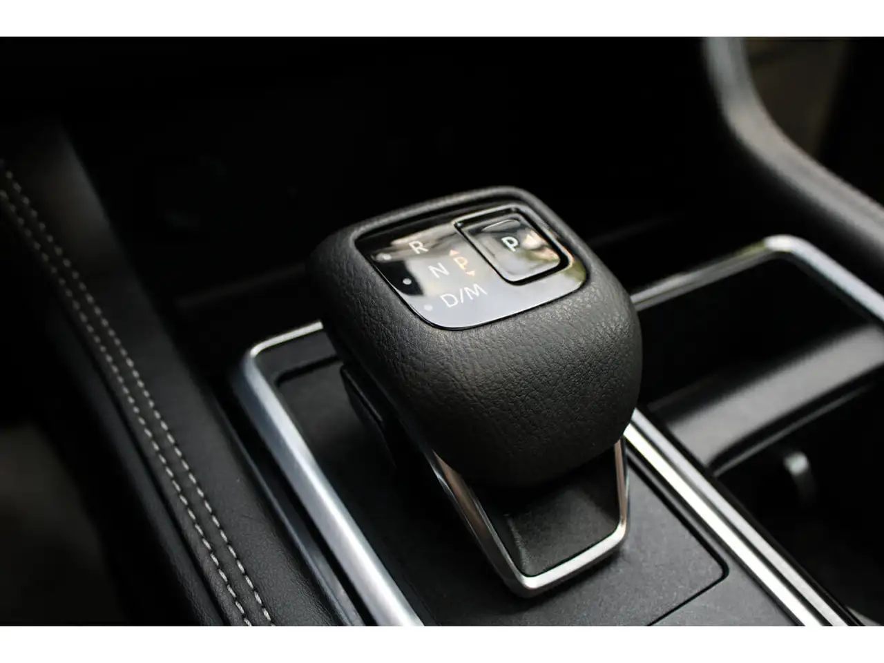 Nissan Pathfinder снимка Nissan Pathfinder