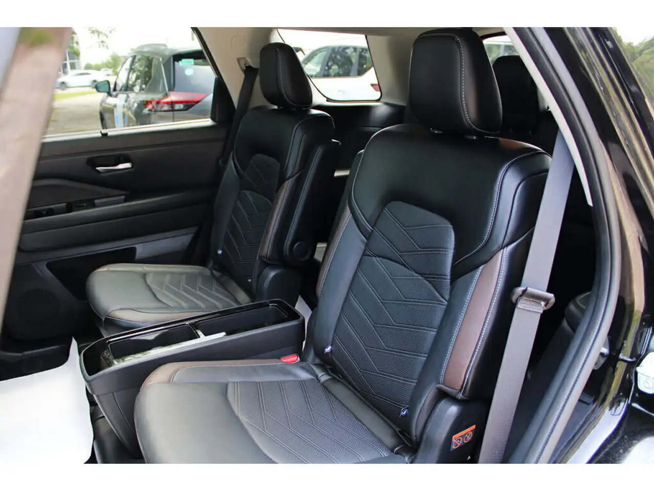 Nissan Pathfinder снимка Nissan Pathfinder