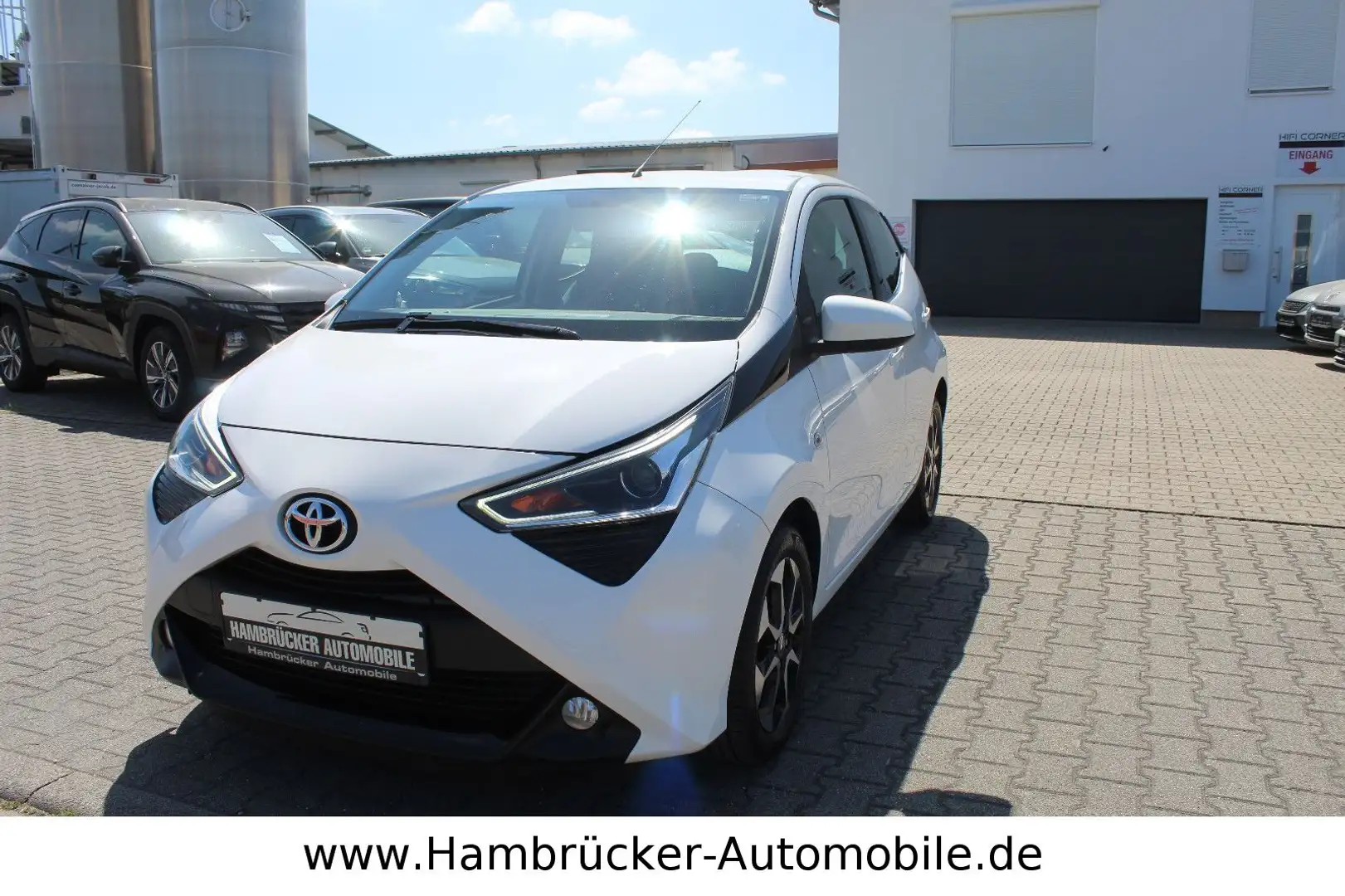 Toyota AYGO x-play club~1.Hand~Automatik~Wenig Km~R.Kam Weiß - 2