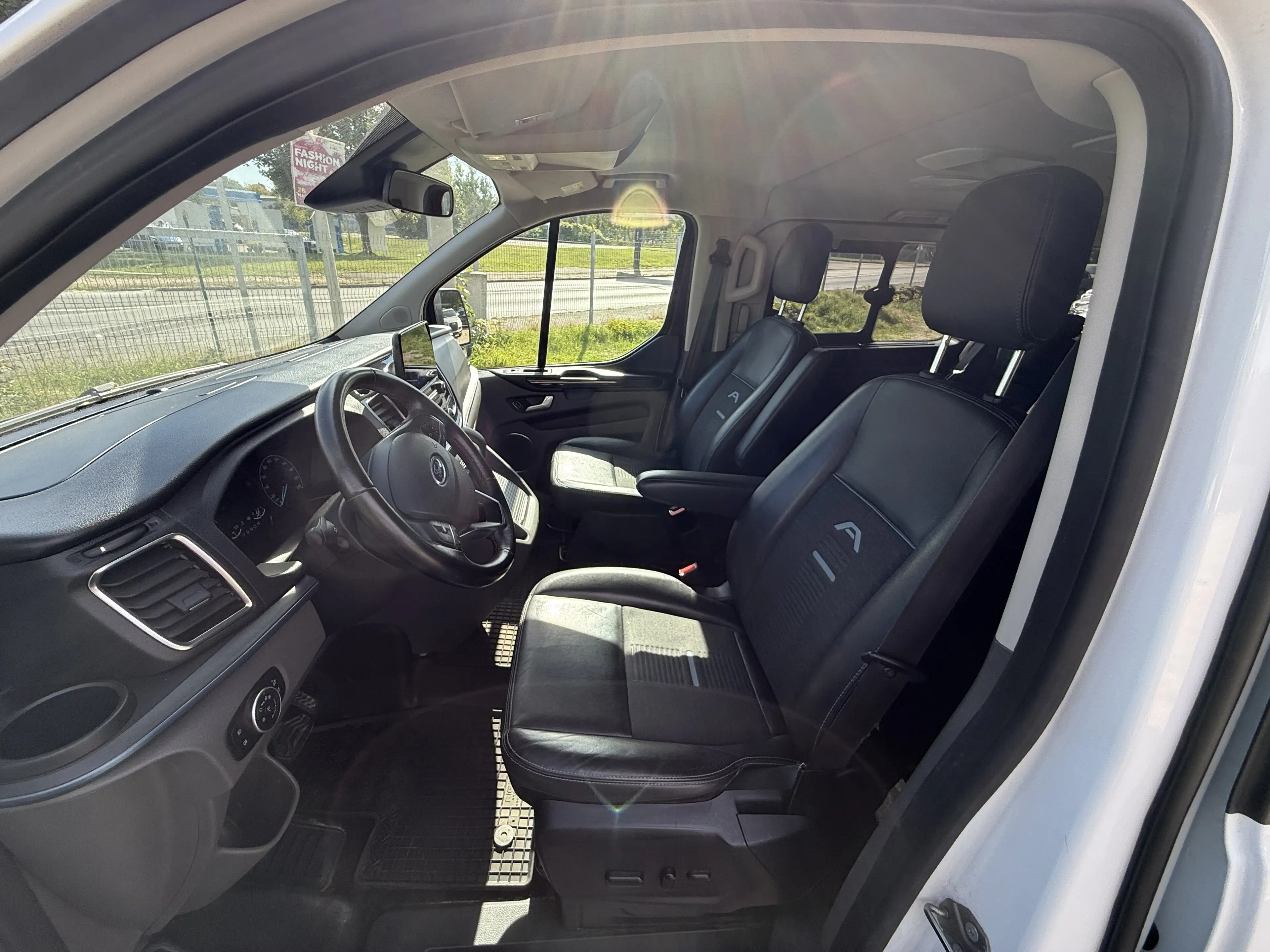 Ford Transit Custom 320 TDCi 320 L1H2 VA Basis 8 Sitze — photo 11