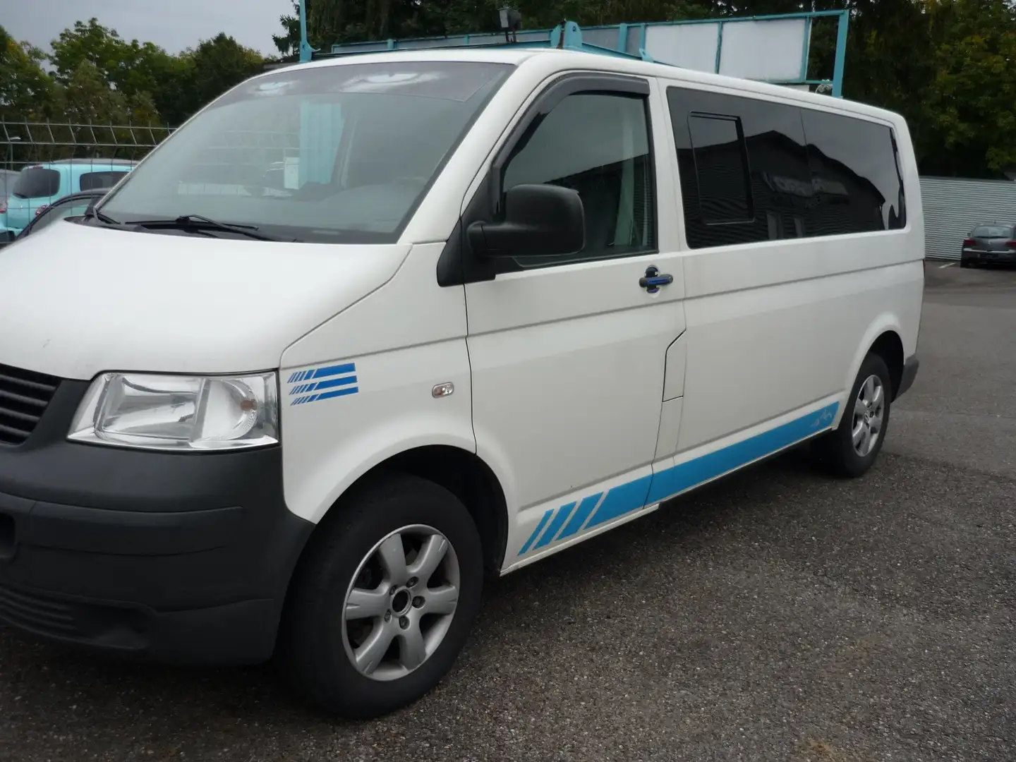 Volkswagen T5 Transporter Transporter mit 9 Sitze Automatik Getrieben Weiß - 2