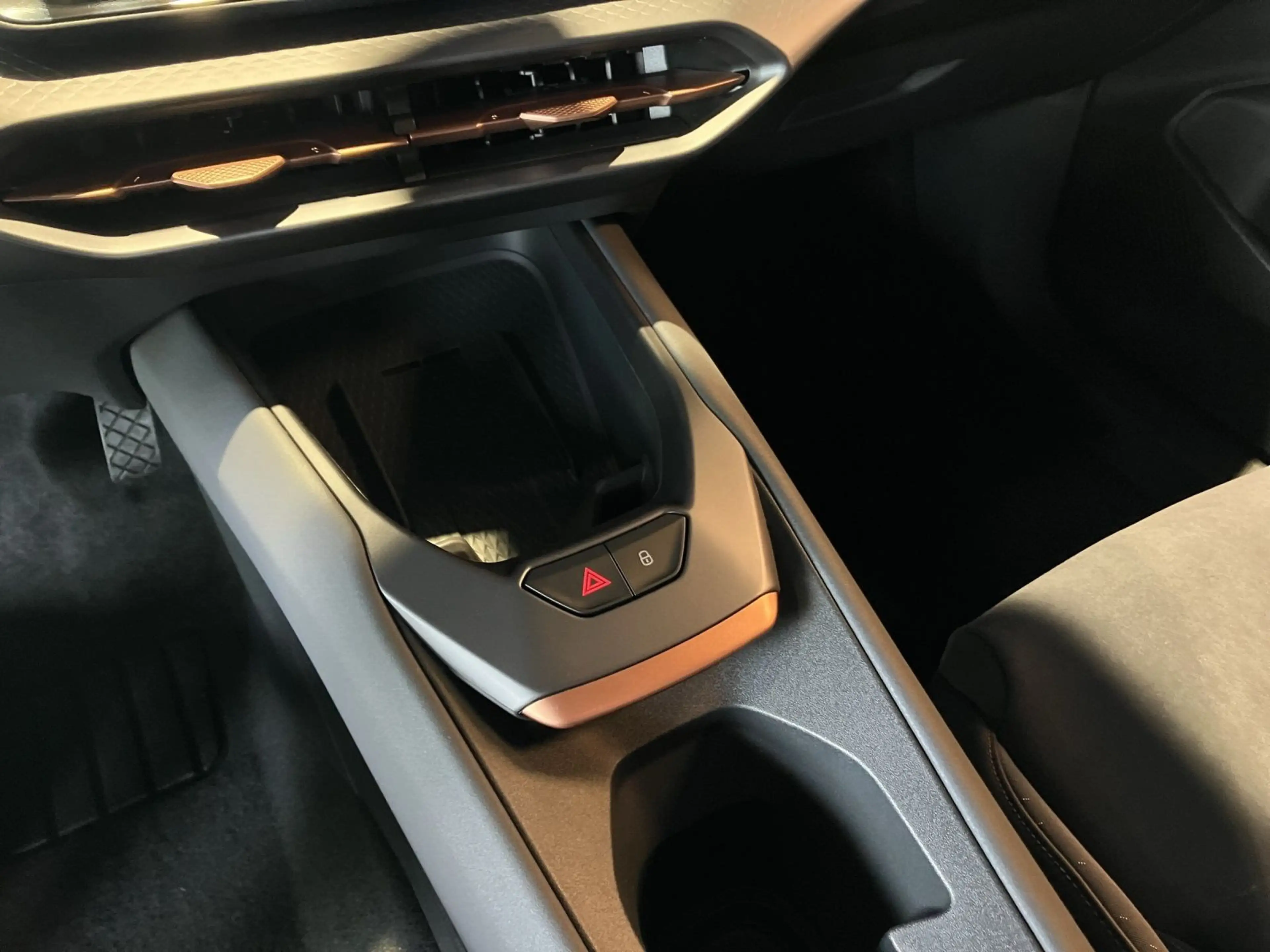 CUPRA Raval Endurance Edition Dynamic Endurance Editio — photo 11