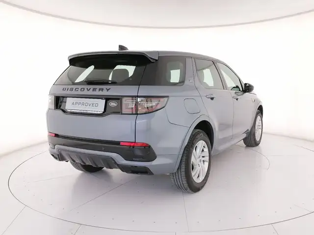 Land Rover Discovery Sport view 2