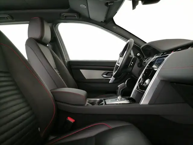 Land Rover Discovery Sport view 3