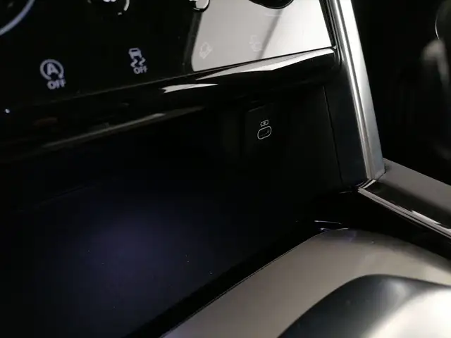 Land Rover Discovery Sport view 25