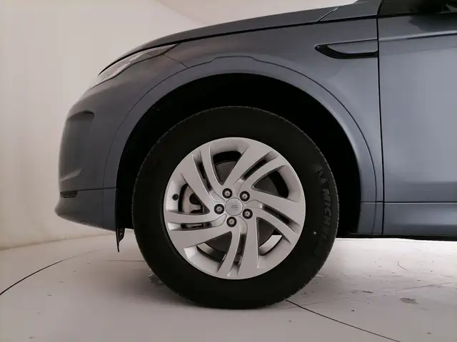 Land Rover Discovery Sport view 9