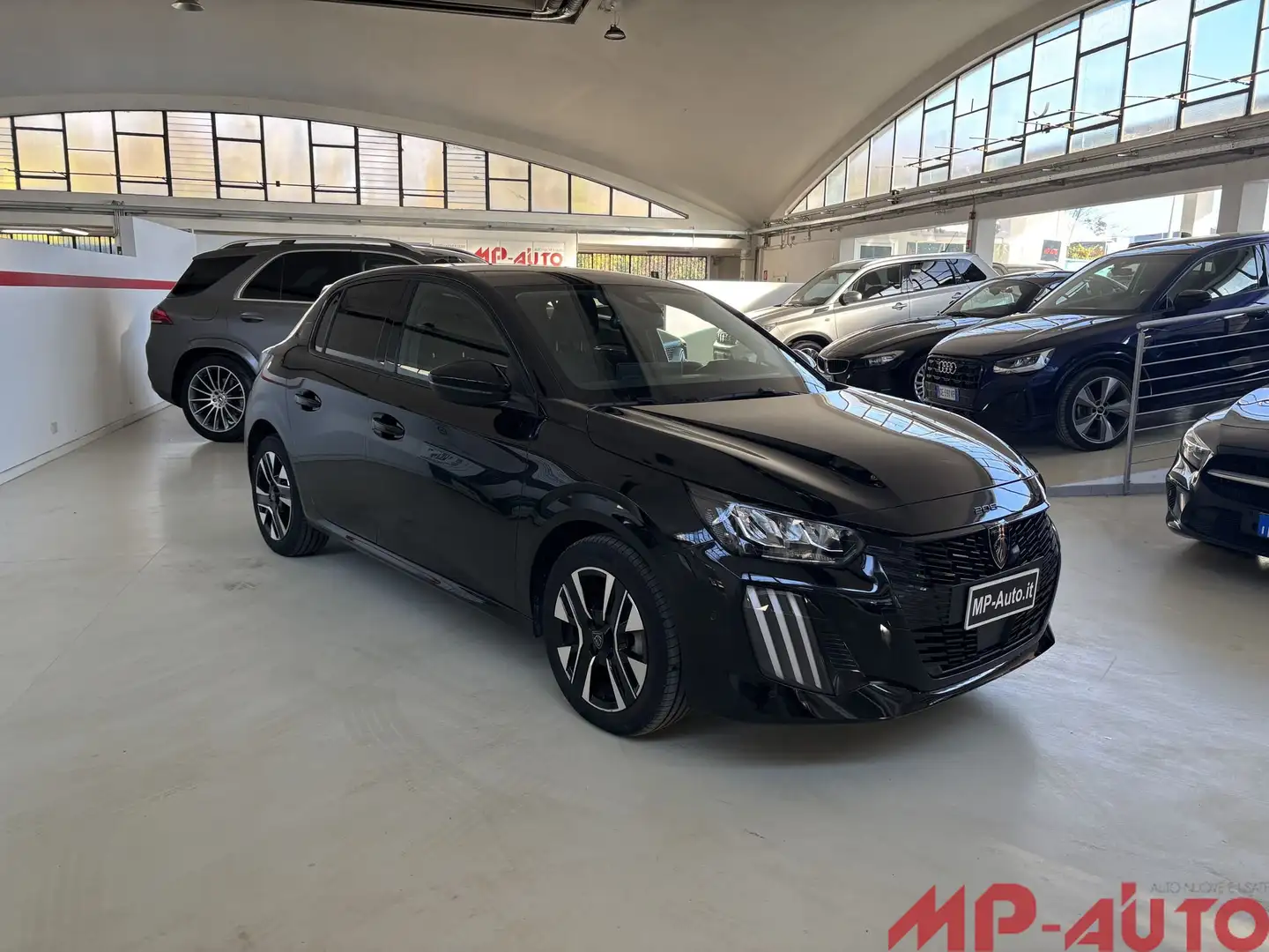 Peugeot 208 Allure PureTech 100 Schwarz - 1