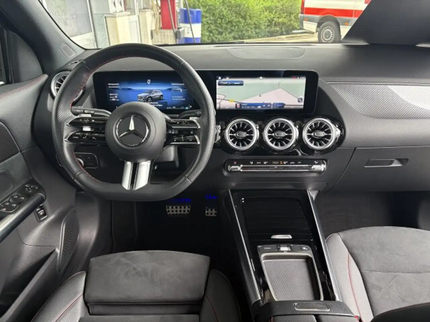Mercedes-Benz GLA 200 GLA 200 AMG Line Plus PanoDach Keyless-Go Kamera Schwarz - 2