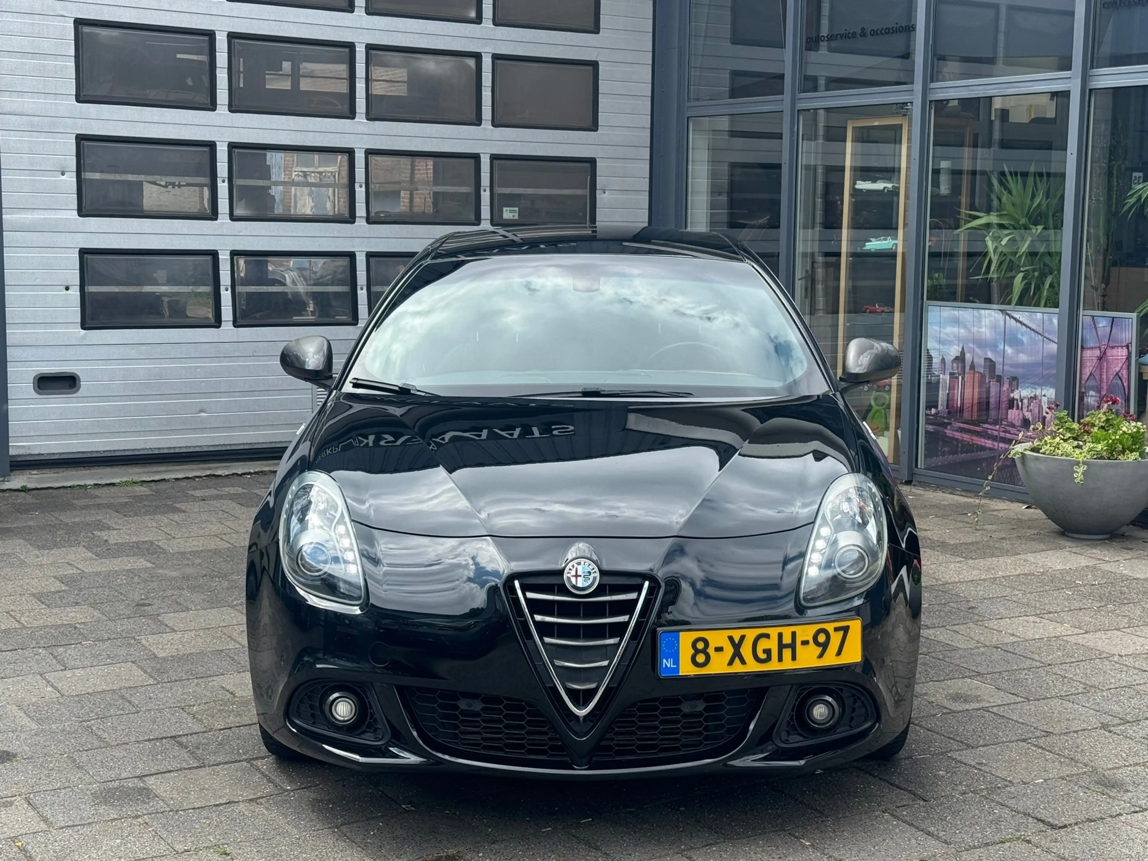 Alfa Romeo Giulietta 1.4 T Exclusive | Clima | Cruise | Navi | Leer | A — photo 2