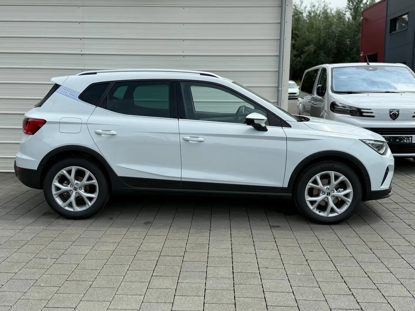 SEAT Arona FR Edition 1.5 TSI DSG NAVI*SHZ*Kamera*Klimaaut... Bianco - 2