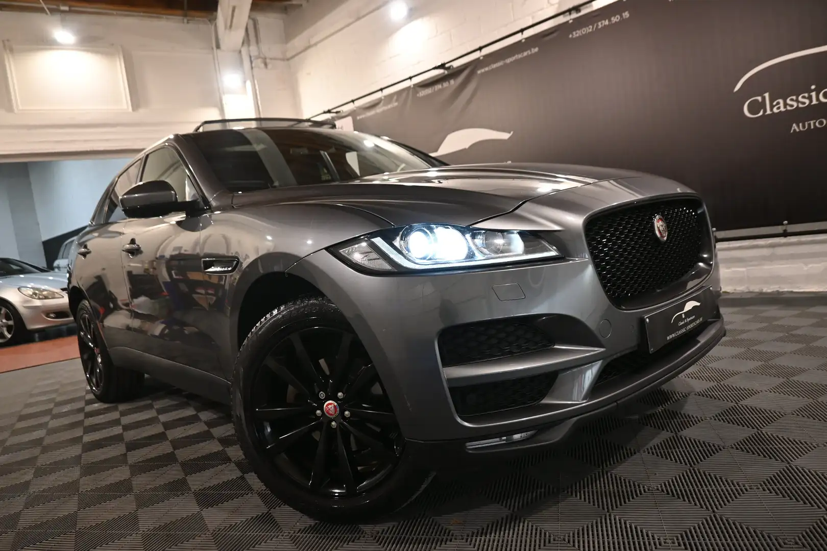 Jaguar F-Pace 2.0 D AWD PRESTIGE / PANO / CAMERA / FULL OPTIONS Grau - 2