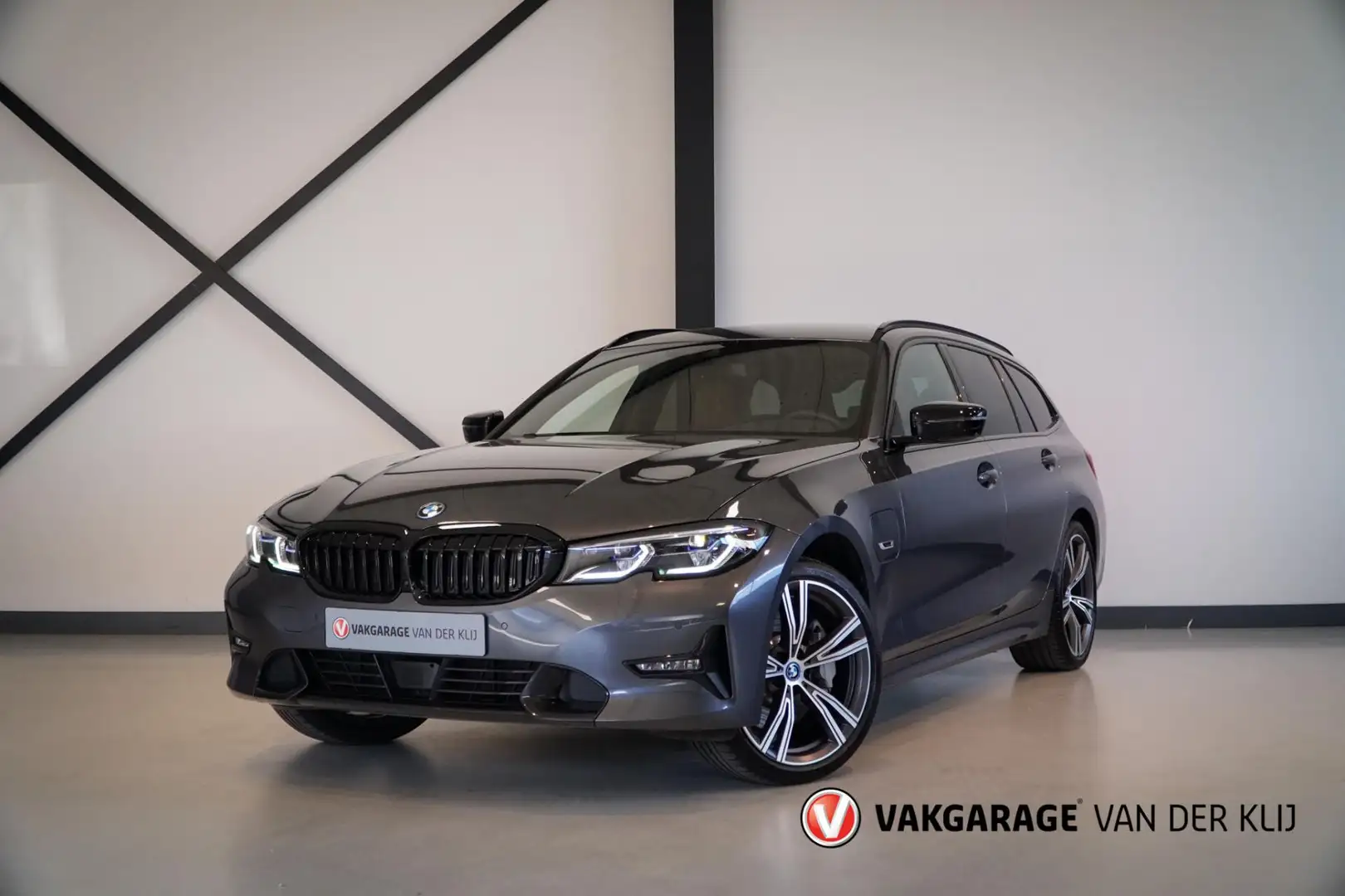 BMW 330 3-serie Touring 330e xDrive Sport Line | ACC | Las Šedá - 1