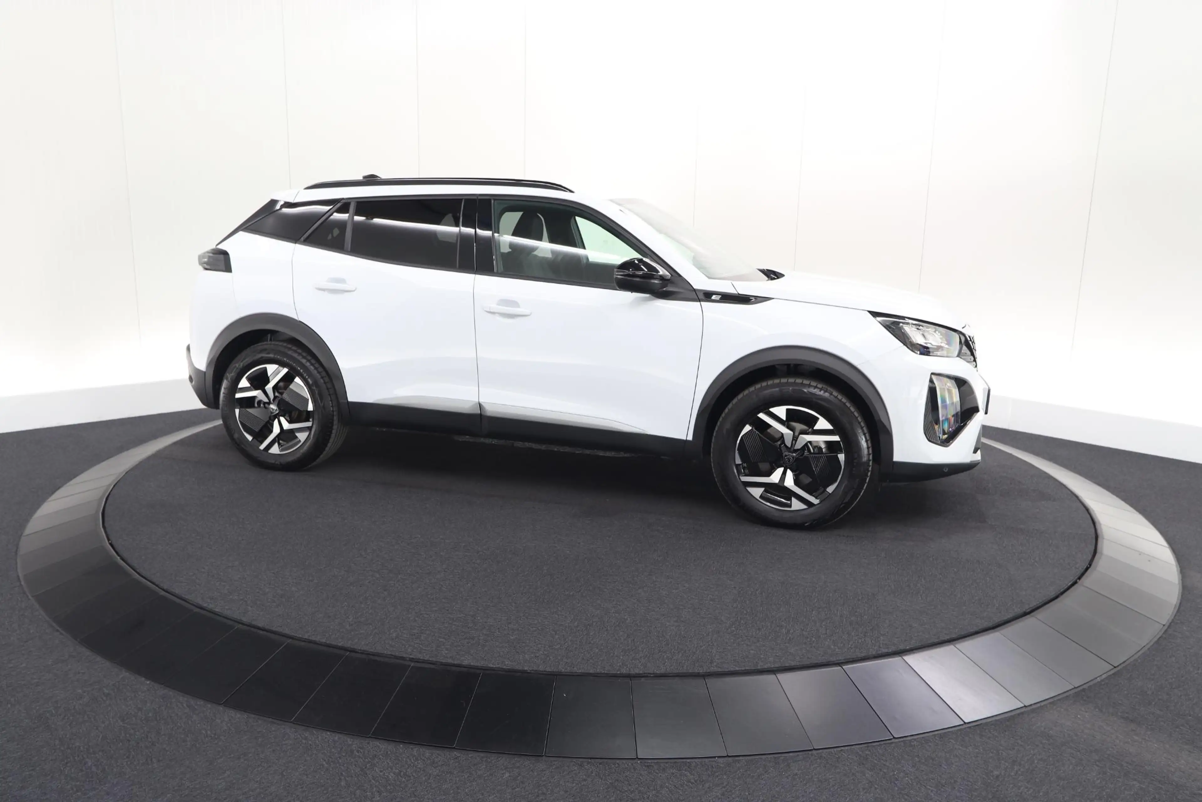 Peugeot e-2008 EV Allure Avantage 54 kWh | 97,6% SOH | 11 KW Lade — photo 4