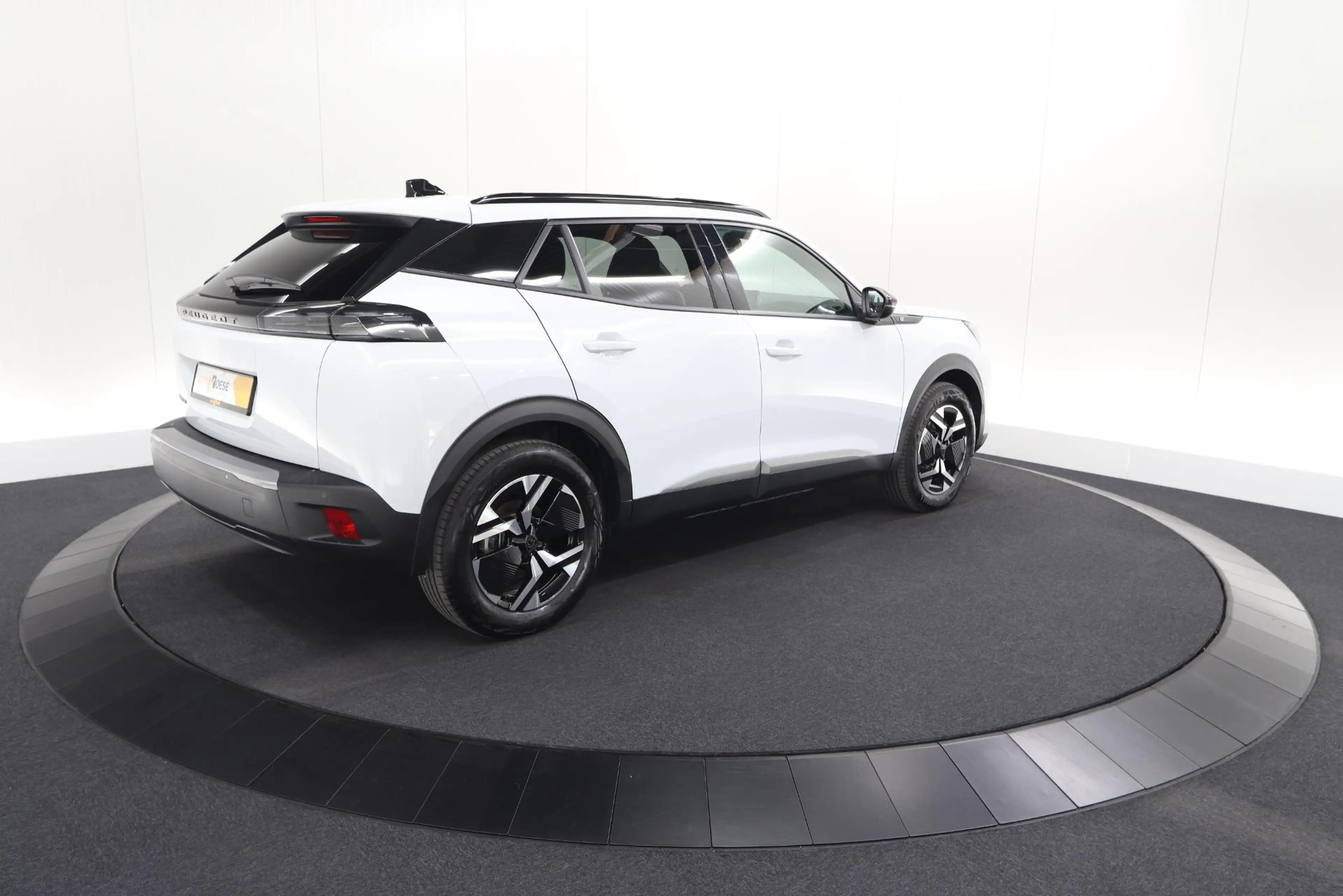 Peugeot e-2008 EV Allure Avantage 54 kWh | 97,6% SOH | 11 KW Lade — photo 12