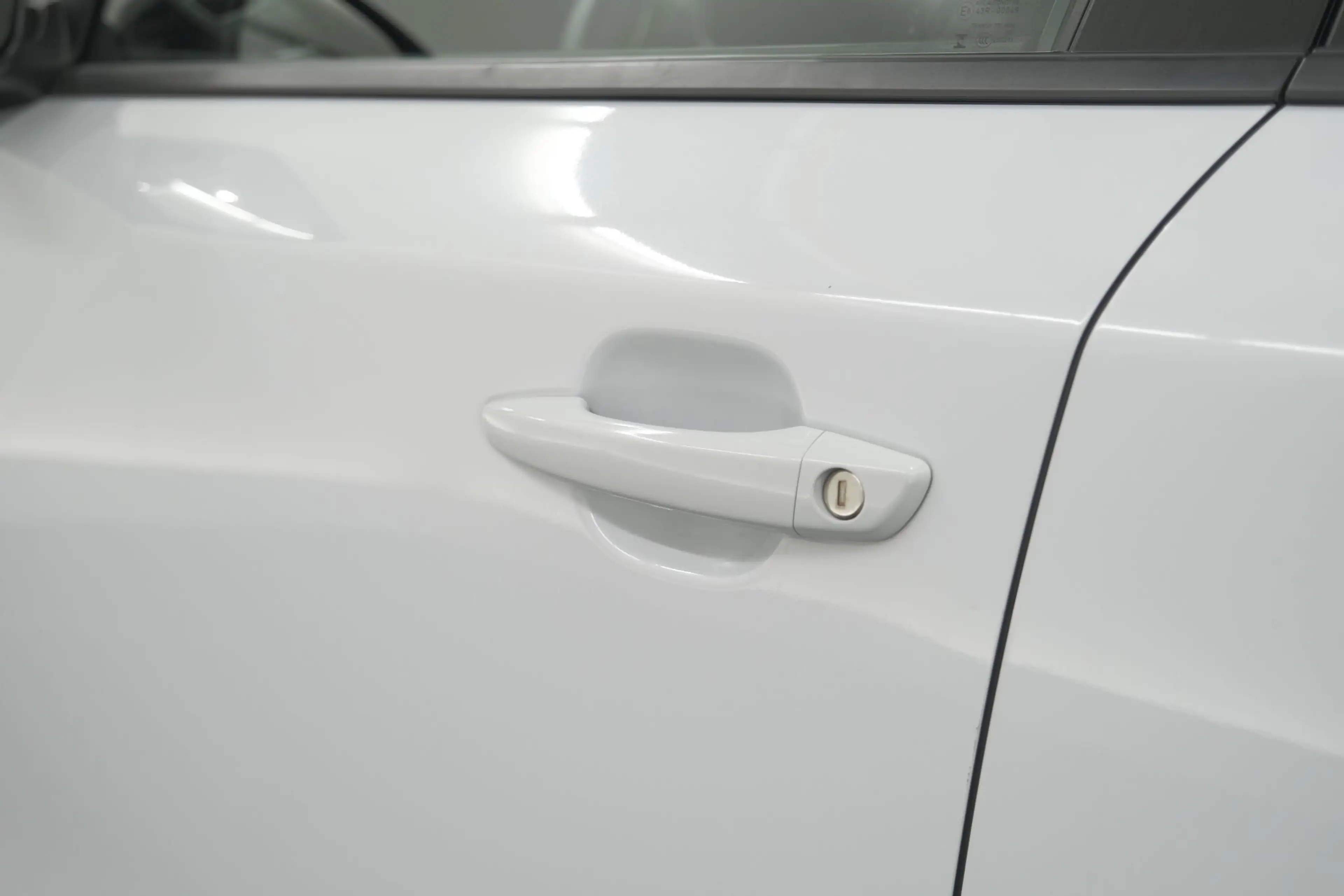 Peugeot e-2008 EV Allure Avantage 54 kWh | 97,6% SOH | 11 KW Lade — photo 7
