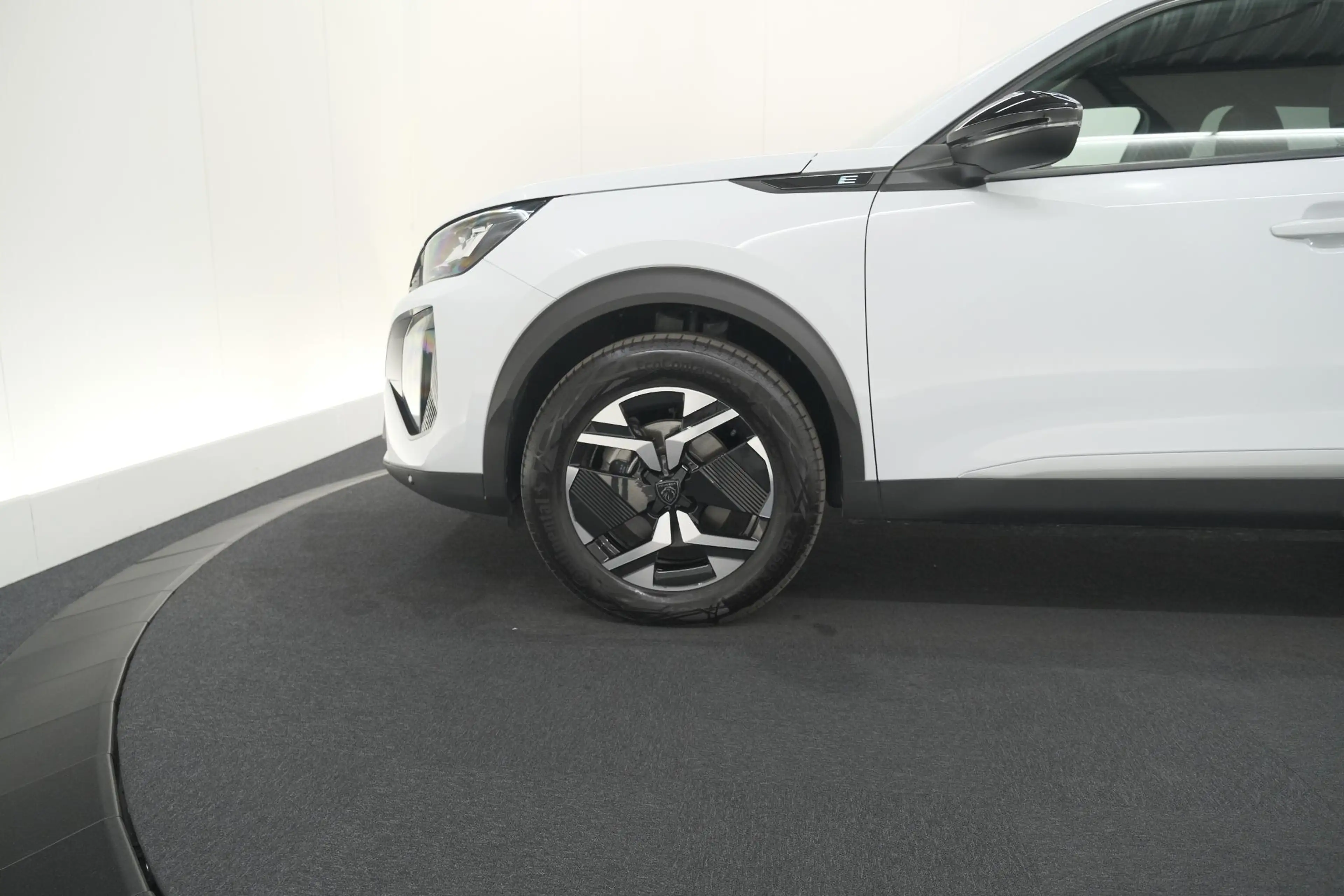 Peugeot e-2008 EV Allure Avantage 54 kWh | 97,6% SOH | 11 KW Lade — photo 11