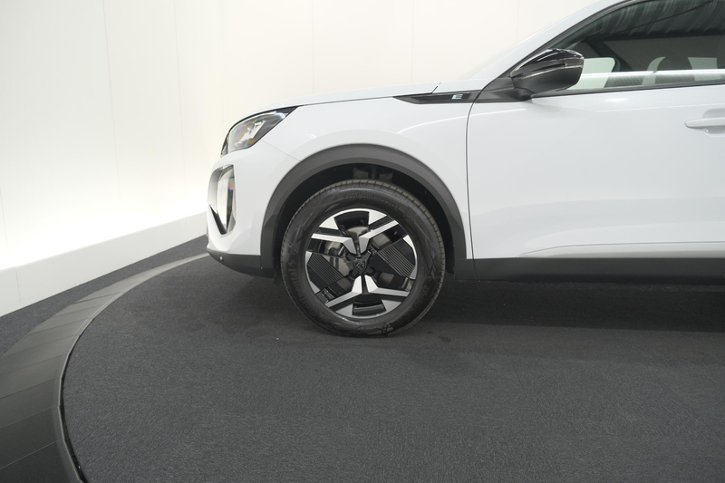 Peugeot e-2008 EV Allure Avantage 54 kWh | 97,6% SOH | 11 KW Lade — photo 11