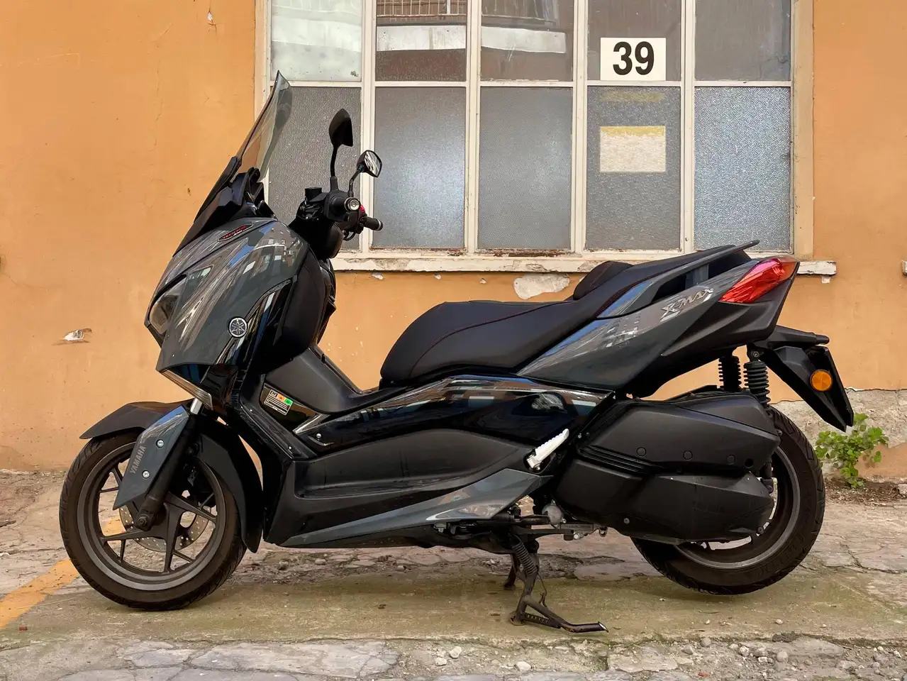Yamaha X-Max 300